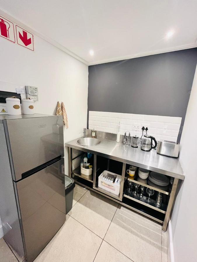Central Modern Studio Apartment, Hermanus Waterfront المظهر الخارجي الصورة